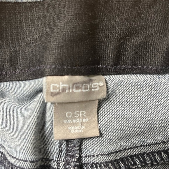 Chico's Secret Stretch Velvet
Applique Jeggings Size 6 - Picture 4 of 11
